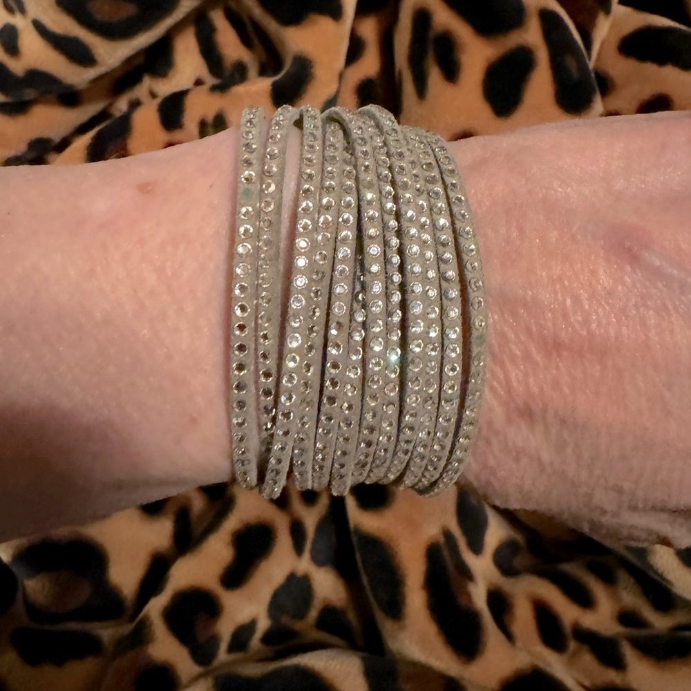 SWARVORSKI SLATE BRACELET WITH CRYSTALS IN GREY